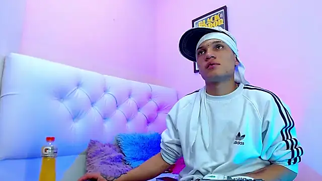 Snapshot of EL_VENEZOLANO_22CM chatting on 11.26.25 EL VENEZOLANO 22CM online show from 11.26.25