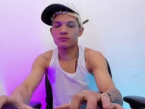 Snapshot of EL_VENEZOLANO_22CM chatting on 11.28.25 EL VENEZOLANO 22CM online show from 11.28.25