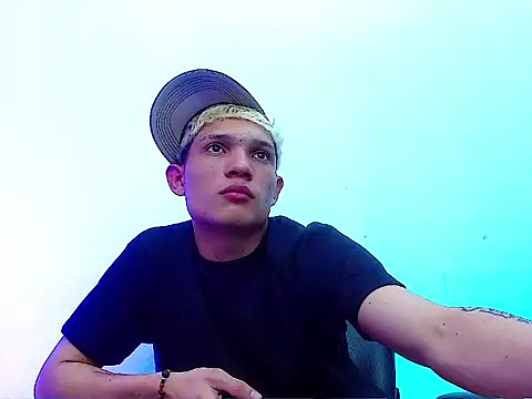 Snapshot of EL_VENEZOLANO_22CM chatting on 11.29.25 EL VENEZOLANO 22CM online show from 11.29.25