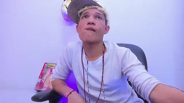 Snapshot of EL_VENEZOLANO_22CM chatting on 12.05.25 EL VENEZOLANO 22CM online show from 12.05.25