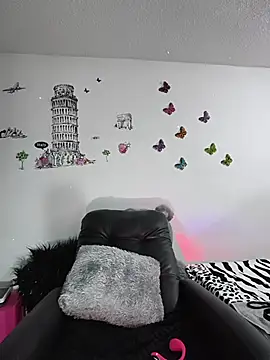 Snapshot of Gabilicious25 chatting on 11.20.25 Gabilicious25 online show from 11.20.25