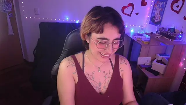 Snapshot of Miacatsito3 chatting on 04.22.26 Miacatsito3 online show from 04.22.26