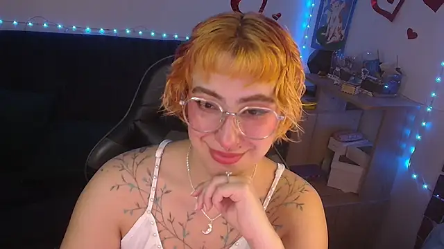 Snapshot of Miacatsito3 chatting on 06.13.26 Miacatsito3 online show from 06.13.26