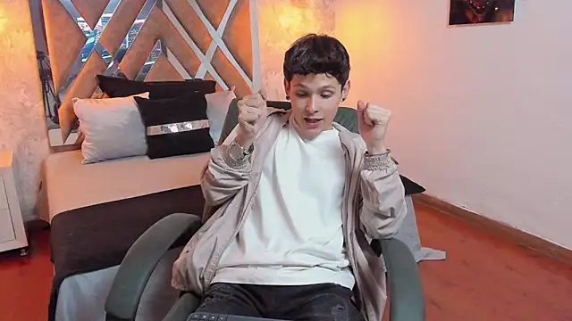 Snapshot of kraven_lust chatting on 09.20.25 kraven lust online show from 09.20.25