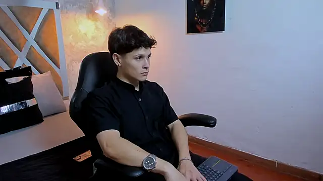 Snapshot of kraven_lust chatting on 10.14.25 kraven lust online show from 10.14.25