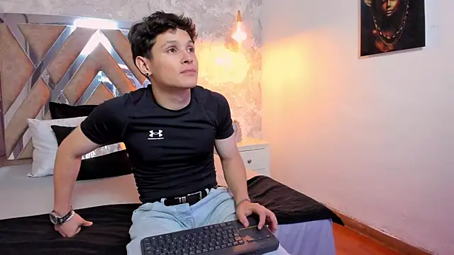 Snapshot of kraven_lust chatting on 11.19.25 kraven lust online show from 11.19.25