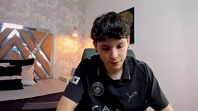 Snapshot of kraven_lust chatting on 11.25.25 kraven lust online show from 11.25.25