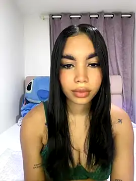 Snapshot of karolaalcendra chatting on 11.26.25 karolaalcendra online show from 11.26.25