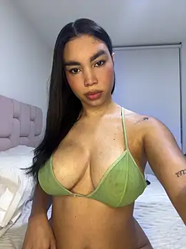 karolaalcendra online show from 03.25.26