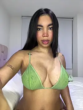 karolaalcendra online show from 04.17.26