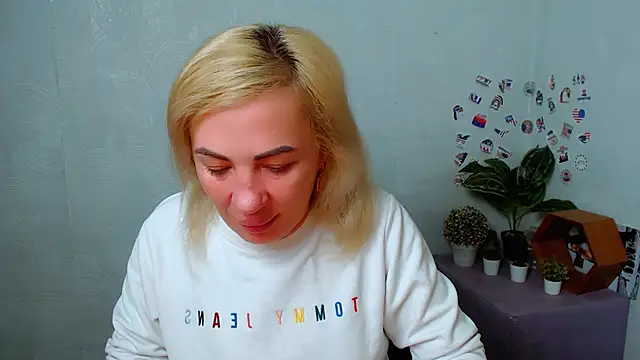 EmmaCat  online show from 12.16.25