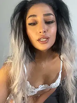 Snapshot of Mia_spicyy chatting on 11.30.25 Mia spicyy online show from 11.30.25