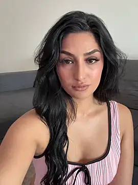Snapshot of Mia_spicyy chatting on 05.27.26 Mia spicyy online show from 05.27.26