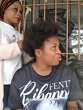 Snapshot of BlondieBitch chatting on 11.29.25 BlondieBitch online show from 11.29.25