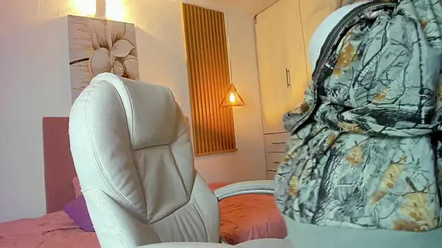 Snapshot of KoraRousee chatting on 09.13.25 KoraRousee online show from 09.13.25