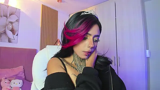 Snapshot of KoraRousee chatting on 09.30.25 KoraRousee online show from 09.30.25