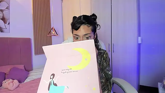 Snapshot of KoraRousee chatting on 10.14.25 KoraRousee online show from 10.14.25