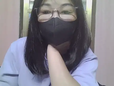 Snapshot of AmyChan086 chatting on 12.22.25 AmyChan086 online show from 12.22.25