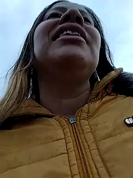 LaraCaliente online show from 10.17.25