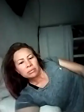 LaraCaliente online show from 01.11.26