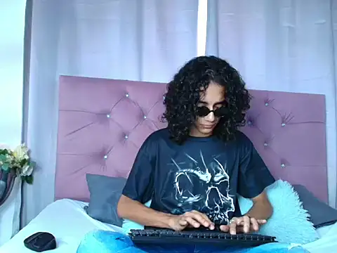 Snapshot of EthanBlackwoodd chatting on 09.29.25 EthanBlackwoodd online show from 09.29.25