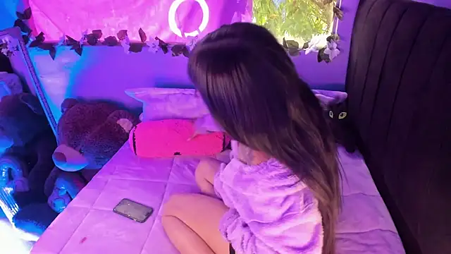 Snapshot of Zuprema chatting on 11.15.25 Zuprema online show from 11.15.25