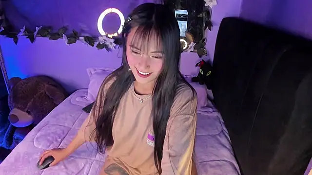 Snapshot of Zuprema chatting on 11.20.25 Zuprema online show from 11.20.25