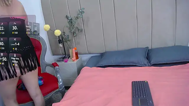 Snapshot of paultte chatting on 11.29.25 paultte online show from 11.29.25