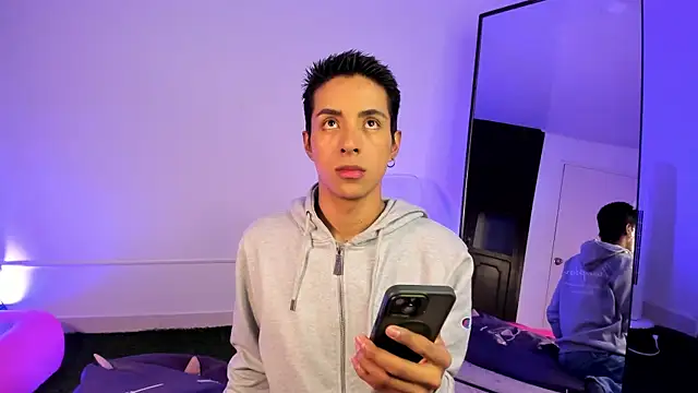 Snapshot of EstivenSallas chatting on 09.22.25 EstivenSallas online show from 09.22.25