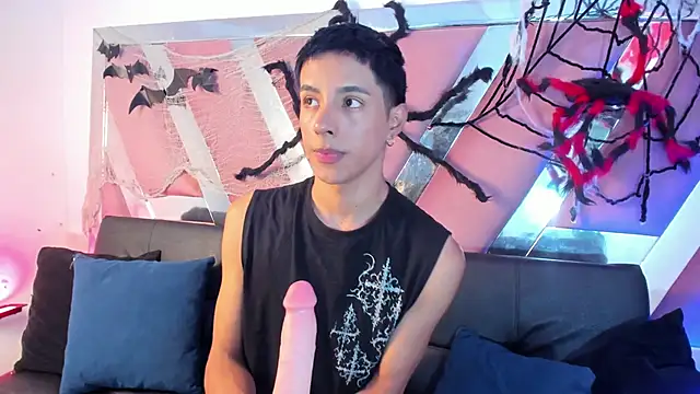 Snapshot of EstivenSallas chatting on 10.07.25 EstivenSallas online show from 10.07.25