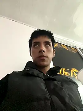 Snapshot of EstivenSallas chatting on 11.18.25 EstivenSallas online show from 11.18.25