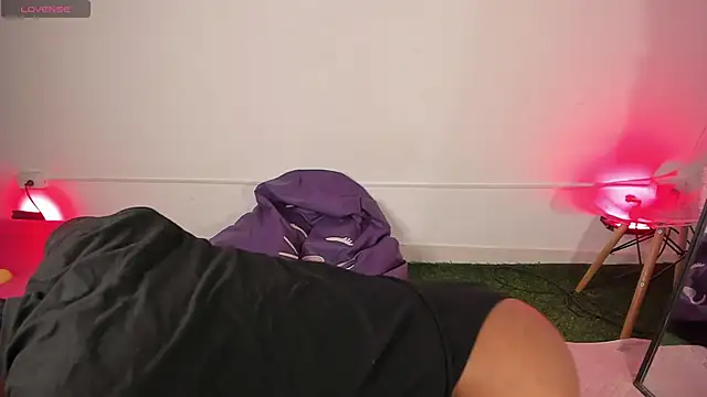 Snapshot of EstivenSallas chatting on 11.26.25 EstivenSallas online show from 11.26.25