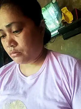 Snapshot of slutty_pinay12 chatting on 10.31.25 slutty pinay12 online show from 10.31.25