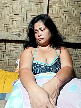 Snapshot of slutty_pinay12 chatting on 11.11.25 slutty pinay12 online show from 11.11.25