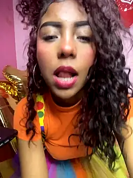 Snapshot of PrettyTiana_ chatting on 10.08.25 PrettyTiana online show from 10.08.25