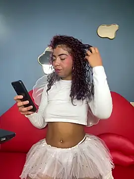 Snapshot of PrettyTiana_ chatting on 10.10.25 PrettyTiana online show from 10.10.25