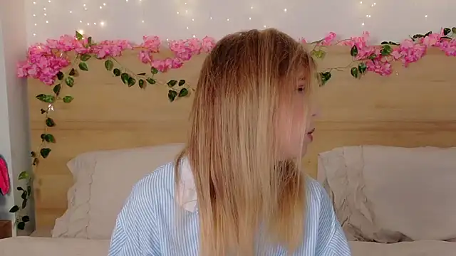 Lilith Bonheur online show from 10.29.25