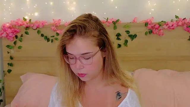 Lilith Bonheur online show from 11.20.25