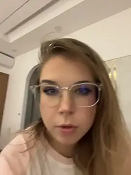 Snapshot of Lilith_Bonheur chatting on 04.26.26 Lilith Bonheur online show from 04.26.26