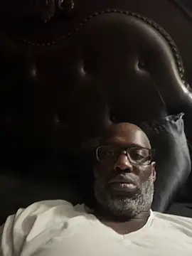 Snapshot of 1HOEBOSS chatting on 03.04.26 1HOEBOSS online show from 03.04.26