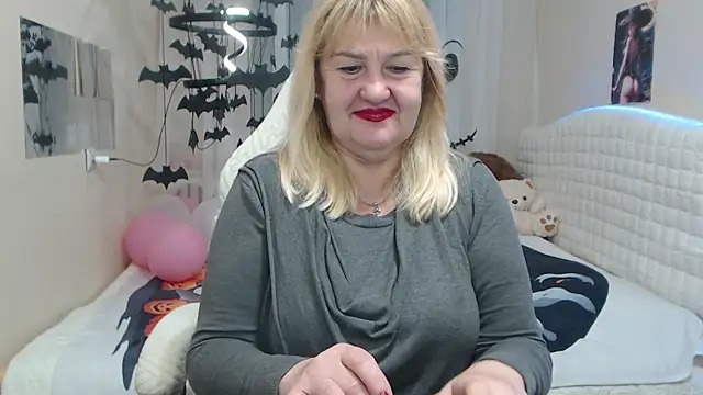 EmmaEllison online show from 10.29.25