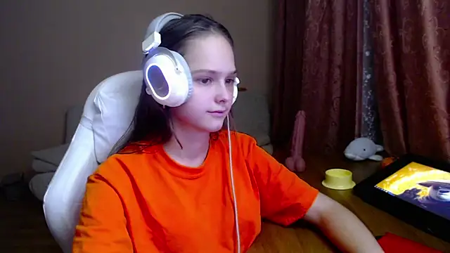 SharybbFace online show from 10.15.25