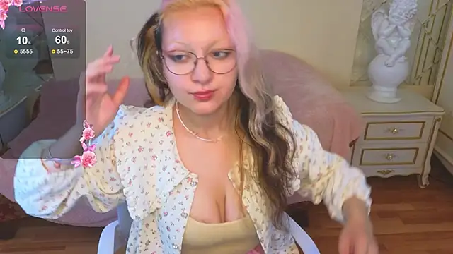 JuicyLullu online show from 09.19.25