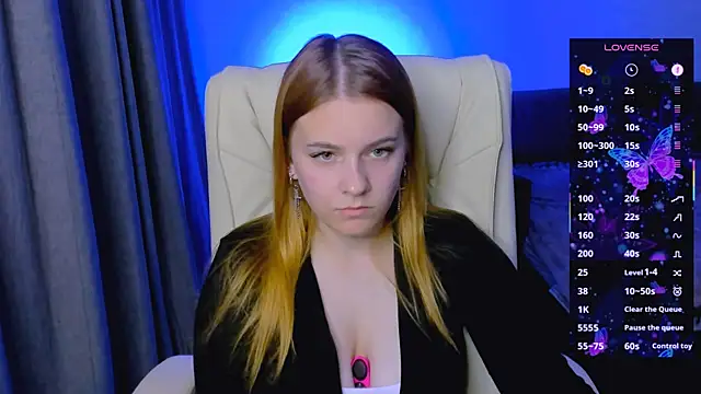 Snapshot of red__dizzy chatting on 10.02.25 red dizzy online show from 10.02.25