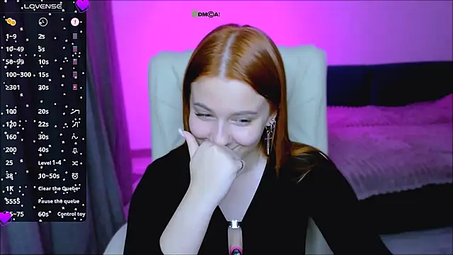 Snapshot of red__dizzy chatting on 10.08.25 red dizzy online show from 10.08.25