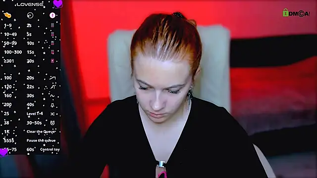 Snapshot of red__dizzy chatting on 10.10.25 red dizzy online show from 10.10.25