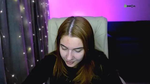 Snapshot of red__dizzy chatting on 11.08.25 red dizzy online show from 11.08.25