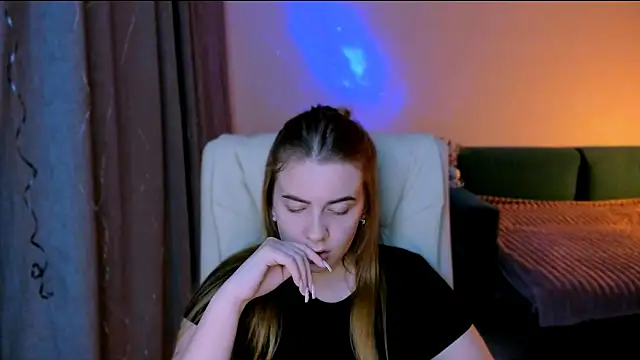 Snapshot of red__dizzy chatting on 11.23.25 red dizzy online show from 11.23.25