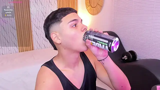 Snapshot of james_jonnes chatting on 10.15.25 james jonnes online show from 10.15.25