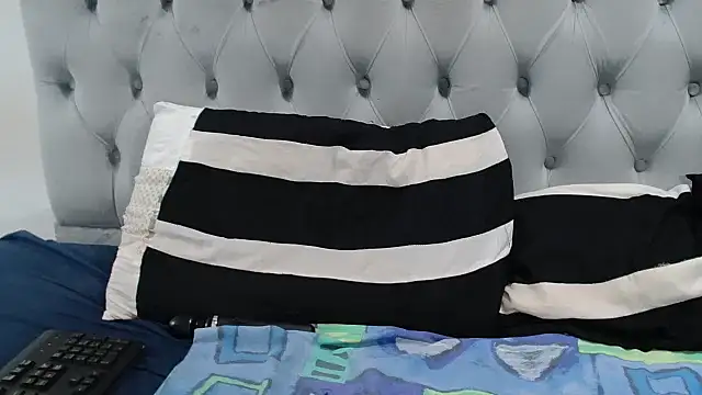 SexyBeverly  online show from 11.27.25